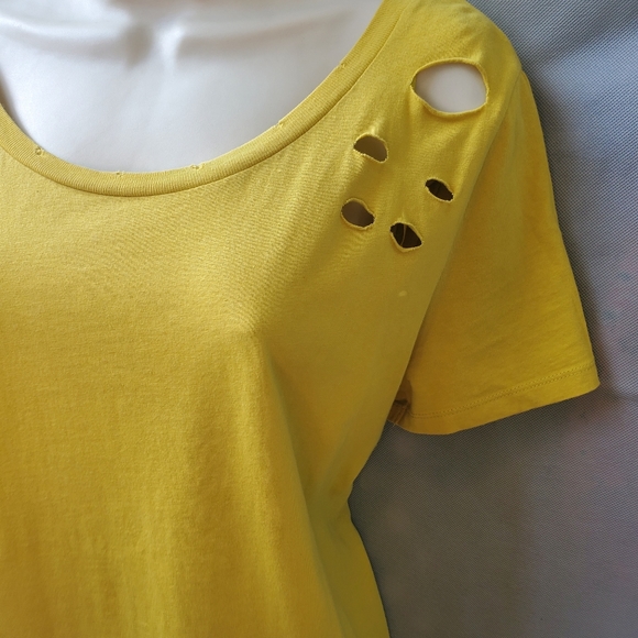 ๐3 for $25๐ Atmosphere 100% Cotton Yellow Ripped Distressed Open Back T-Shirt - Picture 3 of 10
